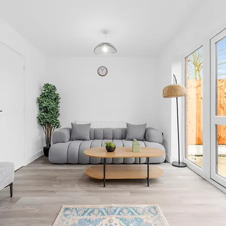Luxurious Stylish Modern Home-3